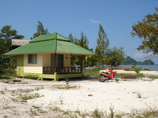 unser bungalow mit unserem mietroller