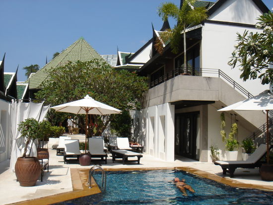 der pool direkt vor unserem zimmer