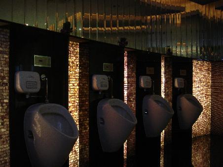 WC in der VIP-lounge im kino