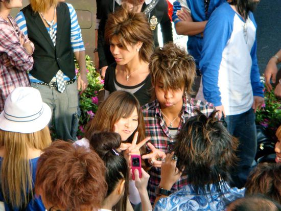 man beachte die kunstvollen frisuren...