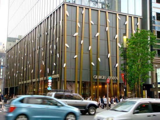 es gibt wohl kaum eine edelmarke die hier nicht vertreten ist