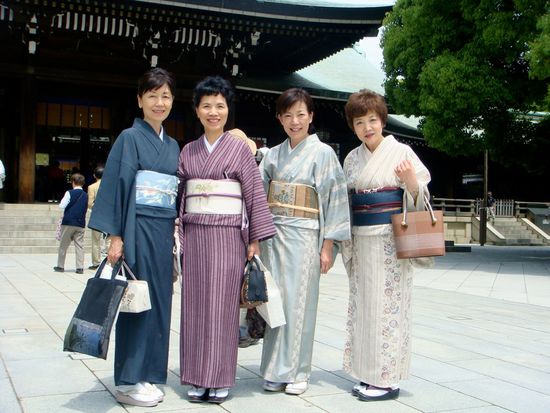 vier damen vom grill 