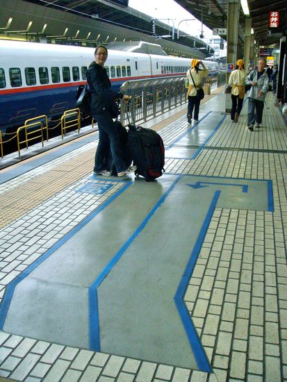 alles bis ins kleinste detail ausgeschildert (siehe boden)