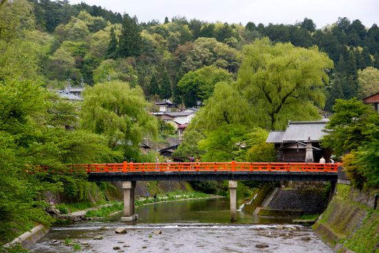 takayama liegt wunderschön am rande der berge