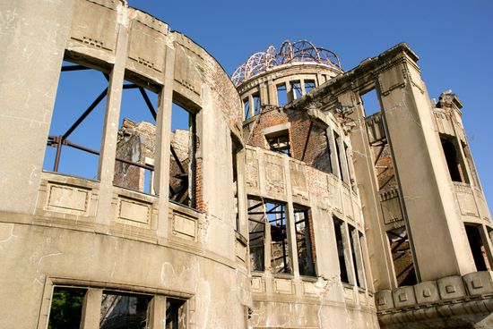 der a-bomb dom von nahem