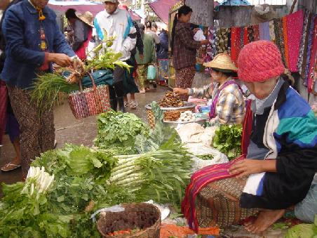 markt in nyaungshwe