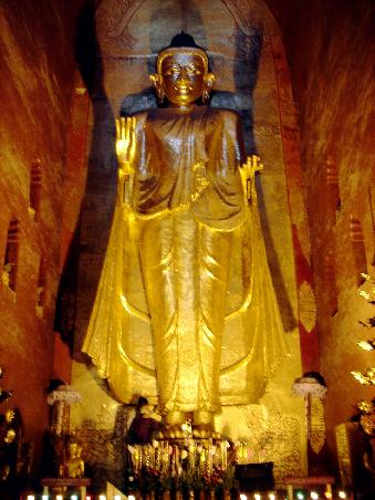 dieser buddha ist über 20m hoch