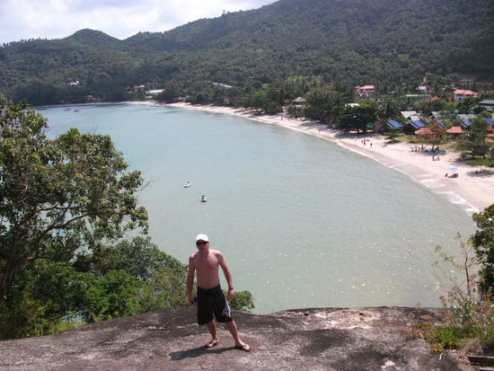 Sicht auf unsere Bucht, vom Berg nebenan, uebrigens unser Berg seit heute