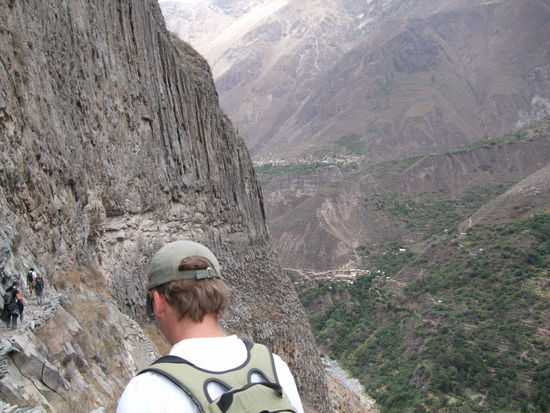 Teilweise doch recht schmale Wege ohne Absicherung.