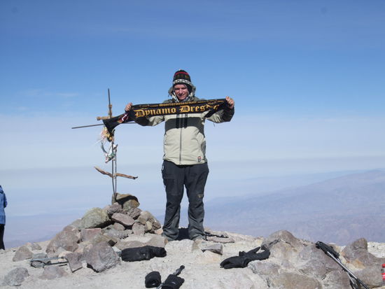 Nach langem mal wieder ein Sieg von Dynamo! Ob ich nicht mit dem Schal am Fr. den 6.11.09 auf 6075m als goettliche Fuegung meinen Beitrag geleistet habe...?... 