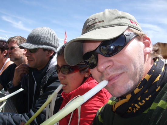 Nun auch wir auf einer Insel beim Schilf essen.