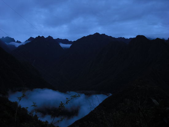 Auf dem Weg. Am letzten Tag war 3:30 aufstehen um die letzten Km nach Machu Picchu zurueckzulegen.