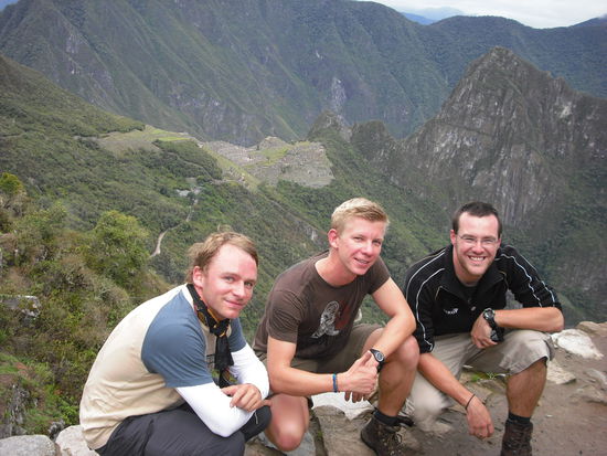 Geschafft. Am Sun-Gate oberhalb von Machu Picchu. Ca. 6 Uhr... *gaehn*.