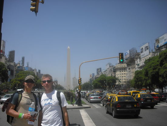 Av 9 de julio... eine der breitesten Strassen ...der Welt... 9 Spuren... pro Richtung! 