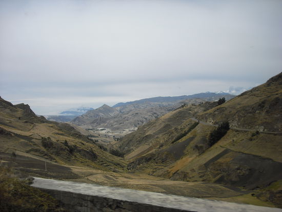 Unterwegs mit dem Bus nach Chugchilan.