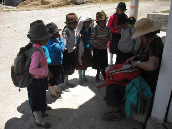 Fuer die Kinder sind die Europaeer immernoch eine Attraktion.