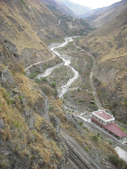 Im Zick-Zack Kurs die Abfahrt hinunter.