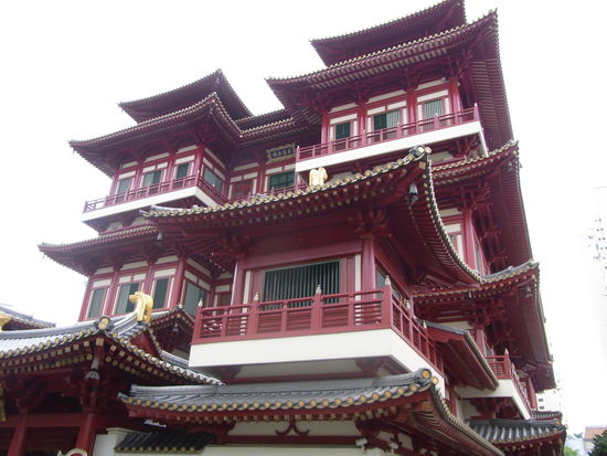 "Buddha Tooth Relic Temple" 
abgefahrener Riesentempel mitten in Chinatown, hier drin war wirklich alles Gold was glänzte!!!