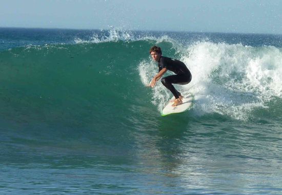 Kai beim surfen in der Bunker Bay