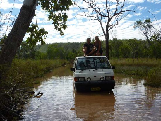 Und auch das sind die Strassen auf dem Weg nach El Questro
Kurz vor dem Ziel ist uns das Auto abgesoffen...