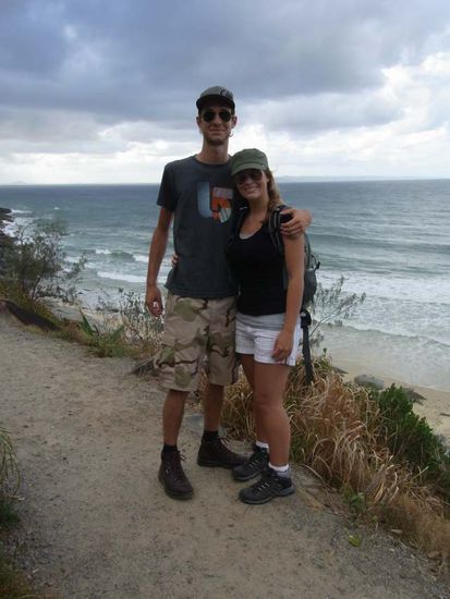 An meine Familie: Ja, es sind tatsächlich Wanderschuhe die meine Fuesse kleiden (KAI)