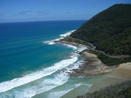 So, und da schlängelt sich die Great Ocean Road entlang