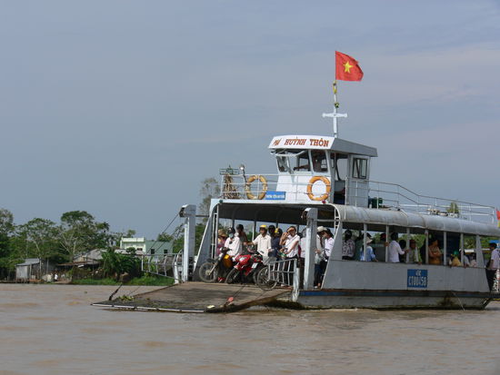 Fähre über den Mekong