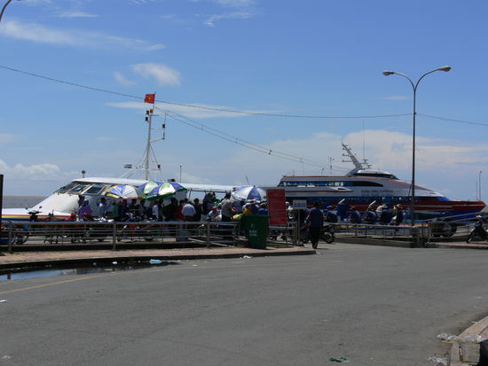 Unser Speedboot wartete schon.