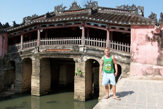 Myself vor der Japanischen Bruecke. Total bloedsinnig warum die ueberhaupt erbaut wurde....