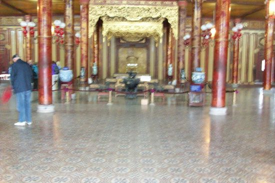 noch gut erhaltene Empfangshalle des Kaisers. Eigentlich war hier Bilder machen verboten 
