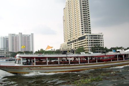 anderes Taxiboot das an uns vorbeifuh