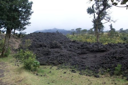 Auf dem Weg zur Lava gabst viel erstarrte alte Lava zu sehen