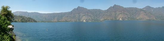 schönes  Panoramabild. Genau von wo das Bild gemacht wurde sind wir immer ins Wasser