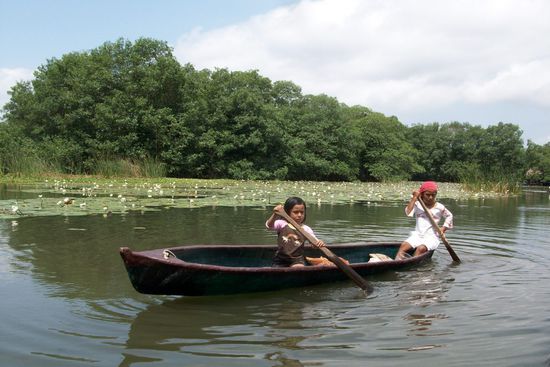 Kleinen Maedchen die uns was verkaufen wollten.