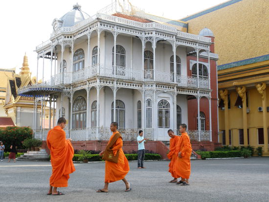 Geschenk von den Franzosen an den König, fällt aber schon fast auseinander.