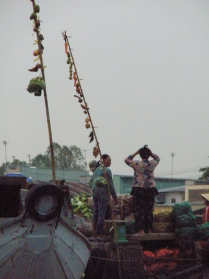 So wird das Warenangebot angezeigt, was man auf den Booten zu verkaufen hat. Hier ist es Gemüse.