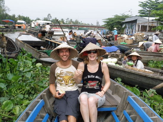Andre und Nadine getarnt als Einheimische