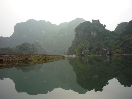 In der trockenen Halong Bay