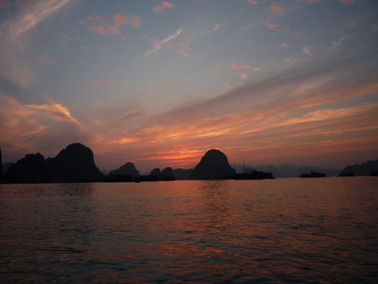 Halong Bay, Romantischer Sonnenuntergang