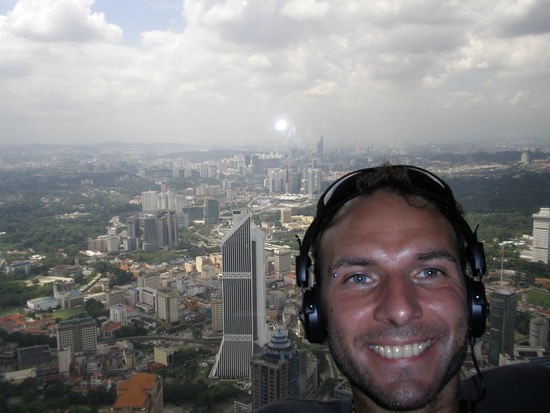 auch wenn das so aussieht das ist keine Fototapete sondern wir sind da echt auf dem TV Tower...
