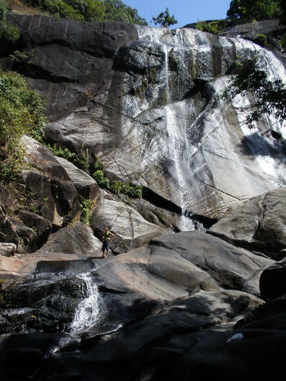 Der Wasserfall von unten