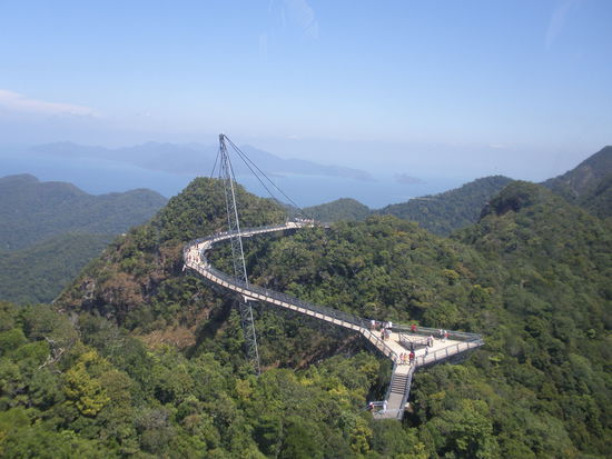 Die Brücke oben auf dem Gipfel