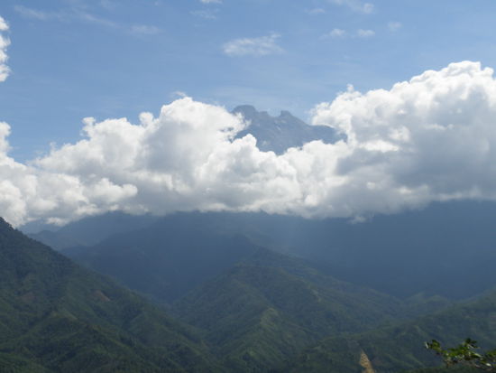 Mount Kinabalu in den Wolken