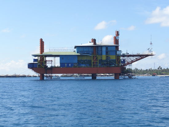 Unsere Tauchbasis eine alte Oelplatform