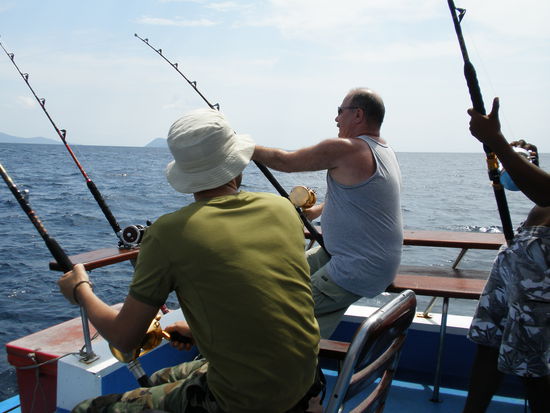 Vater und Sohn am drillen