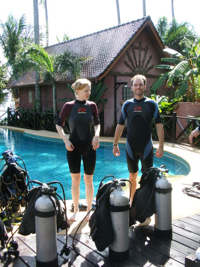 erste Tauchversuche im Pool