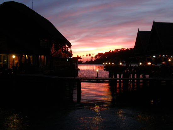 Blick aus dem Ocean Blue. Wir sitzen in unserem Zimmer vorm Bodenhohen Fenster, wirklich schön, auch im hellen....