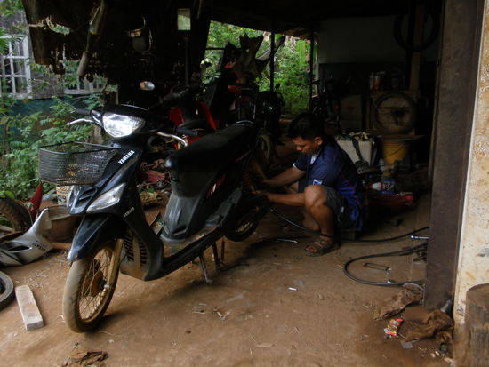 zweite panne da war unser reifen monteur schon etwas verlegen