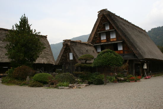 Eines der Häuser in Shirigawa. Früher lebten bis zu 30 Menschen in einem Haus.