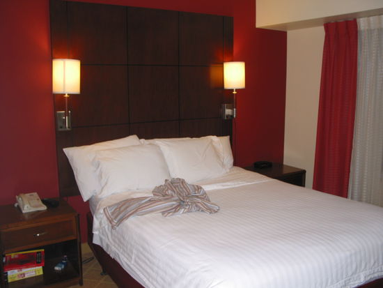 Herrlich groß und ganz für mich allein. Da hätte Olli noch viel Platz, aber der ist ja leider nicht hier, schade !!